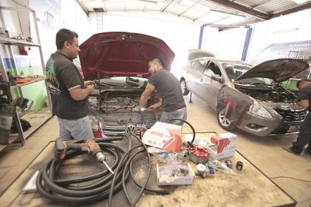 Bendito gas, automovilistas buscan otras soluciones ante desabasto 
