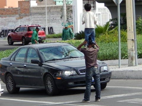 Ganan niños de la calle 200 pesos