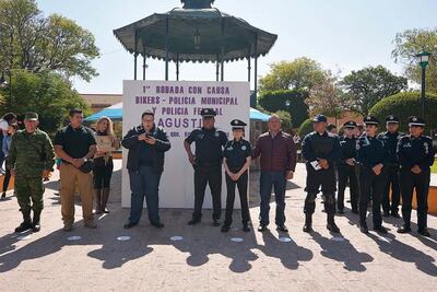 Niño con cáncer, nombrado agente de la Policía Federal  