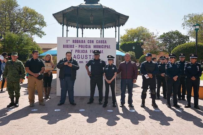 Niño con cáncer, nombrado agente de la Policía Federal