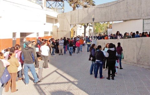 Ayudan a padres con pre registro