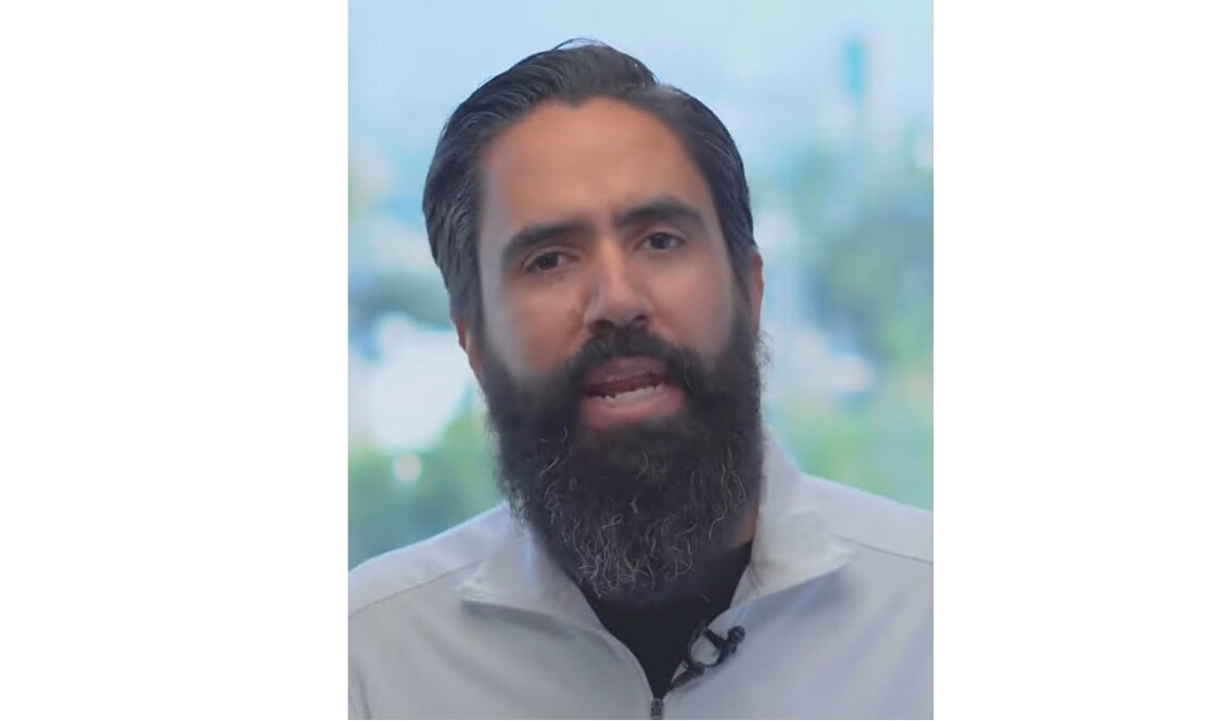 Carlos Muñoz culpa a su personaje por insultar a mesero y anuncia su retiro de las redes sociales