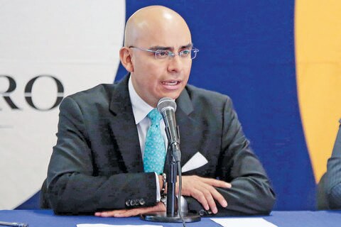 Investigan a 2 policías por supuesto robo de pantalla