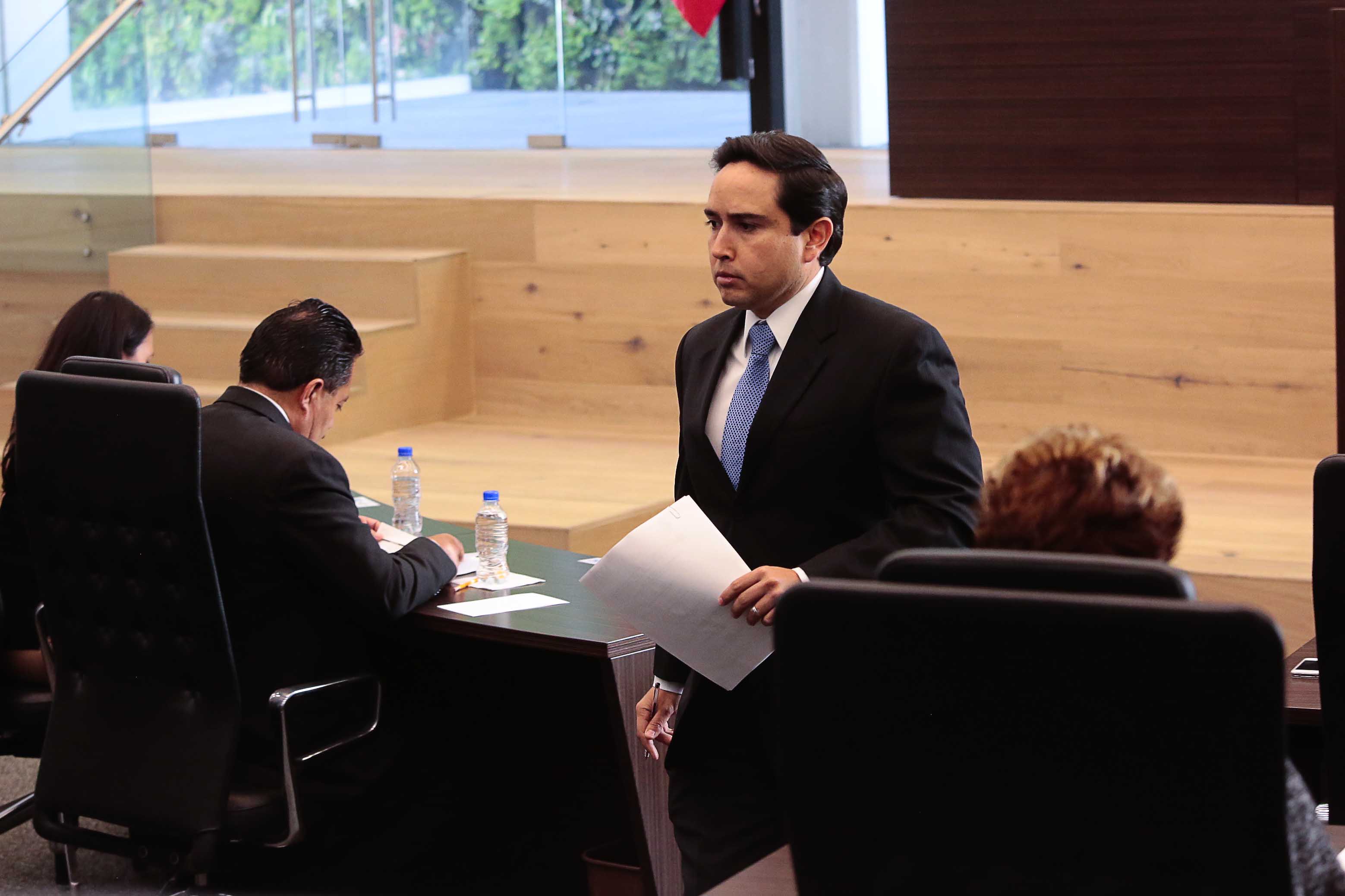 Constitución impide quitar a pluris, dice diputado