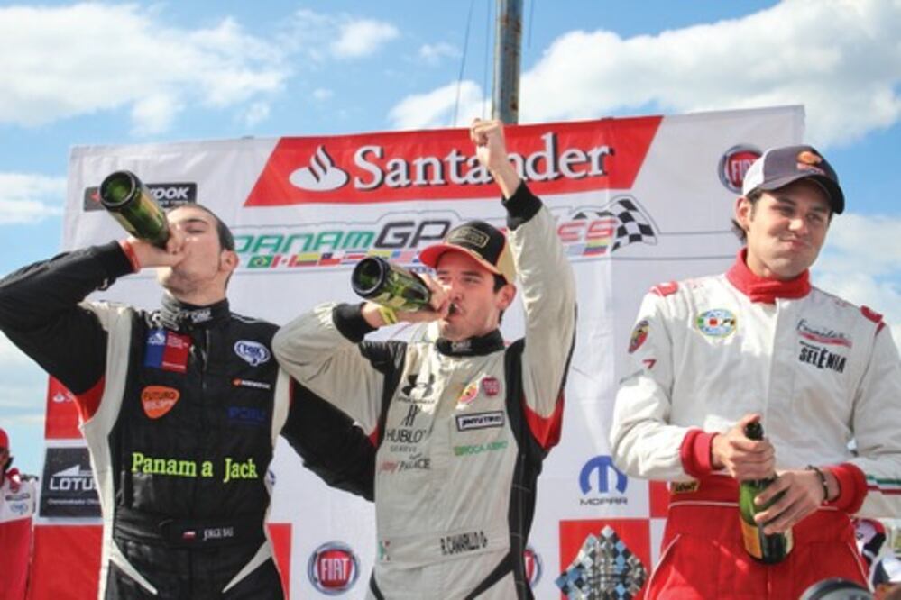 Piloto queretano es profeta en su tierra