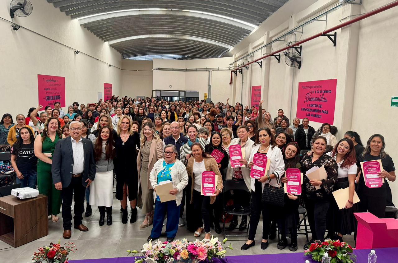 Graduación del Centro de Empoderamiento reúne a 383 mujeres en Querétaro