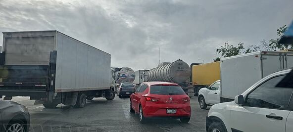 Reportan carga vehicular en la autopista México-Querétaro
