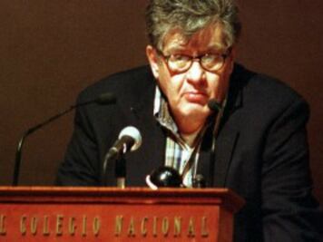 Restos de José Emilio Pacheco llegan al Colegio Nacional