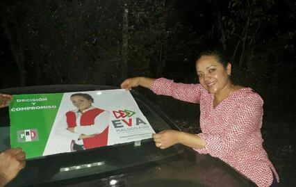 Camioneta de candidata recibe 18 balazos