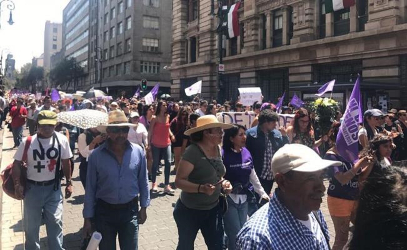 Marchan del Zócalo a la PGR en protesta por asesinato de Mara