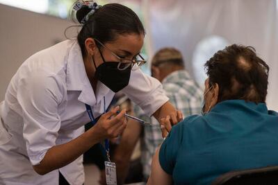 "Vacunación disminuirá 80% muerte de adultos mayores por Covid-19"