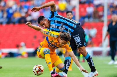 Gallos y Tigres empatan en el estadio Corregidora