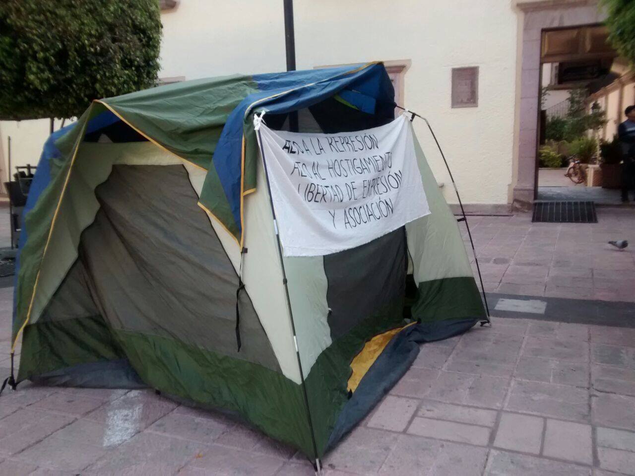 Cumplen 24 horas en huelga de hambre
