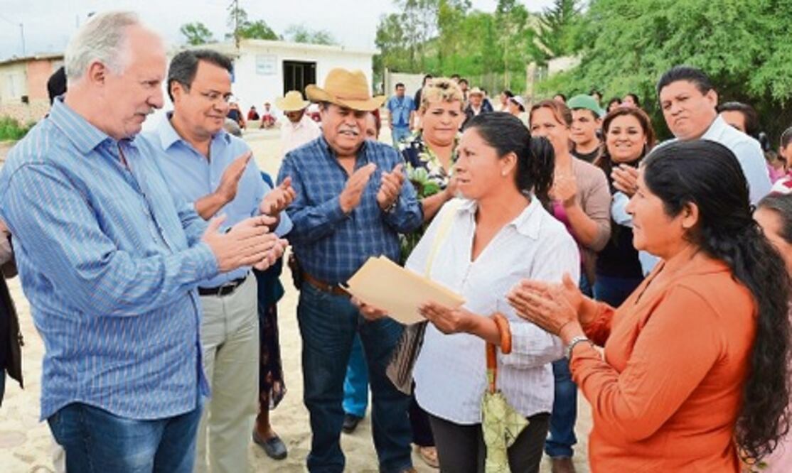 Entregan en El Marqués 71 bonos de vivienda