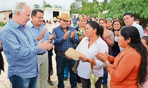 Entregan en El Marqués 71 bonos de vivienda