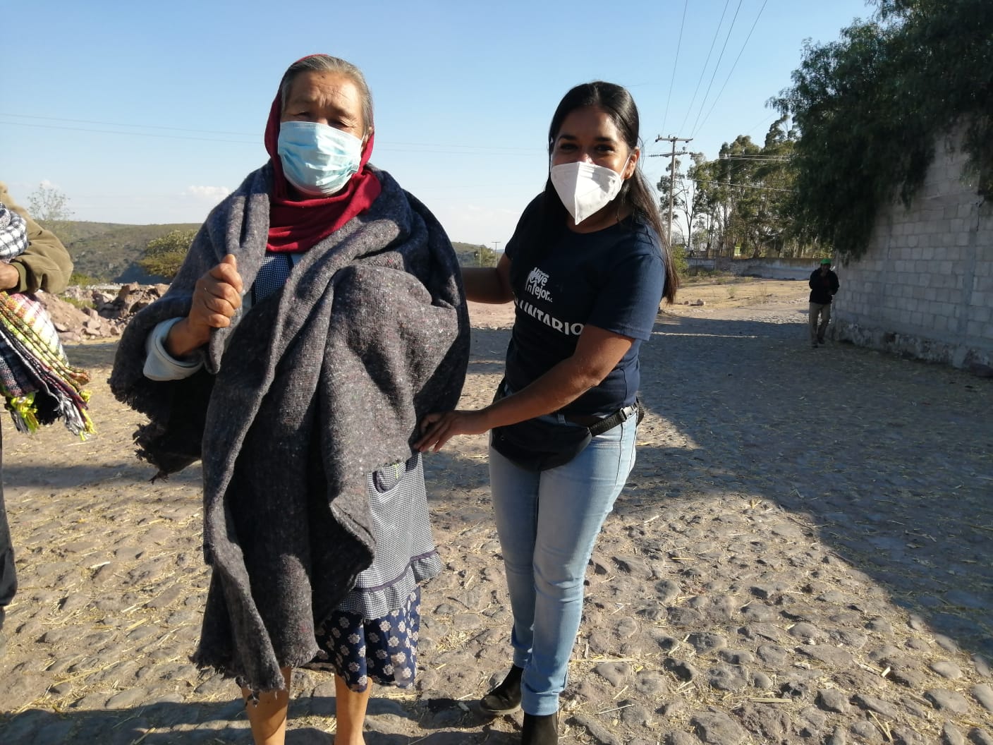 Buscan regalar 5 mil cobijas para adultos mayores