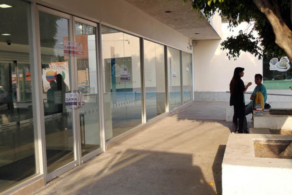 Con anticipación se informó a los negocios en vía pública que tienen la obligación de contar con un servicio de recolección de basura, dice Canaco (LUIS SÁNCHEZ. EL UNIVERSAL)