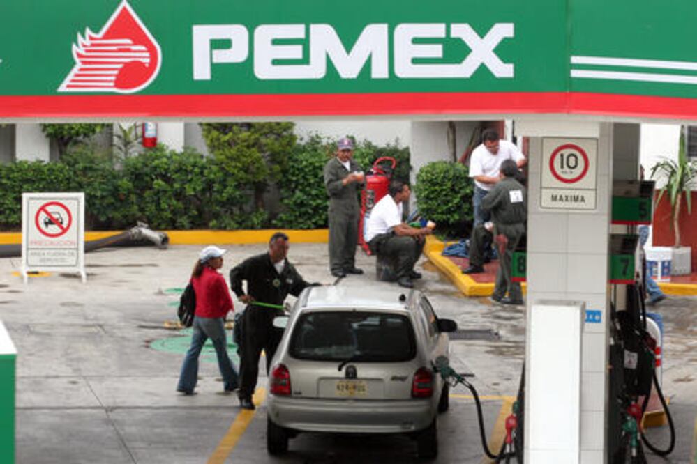 Pemex pondrá a la venta 20 gasolineras