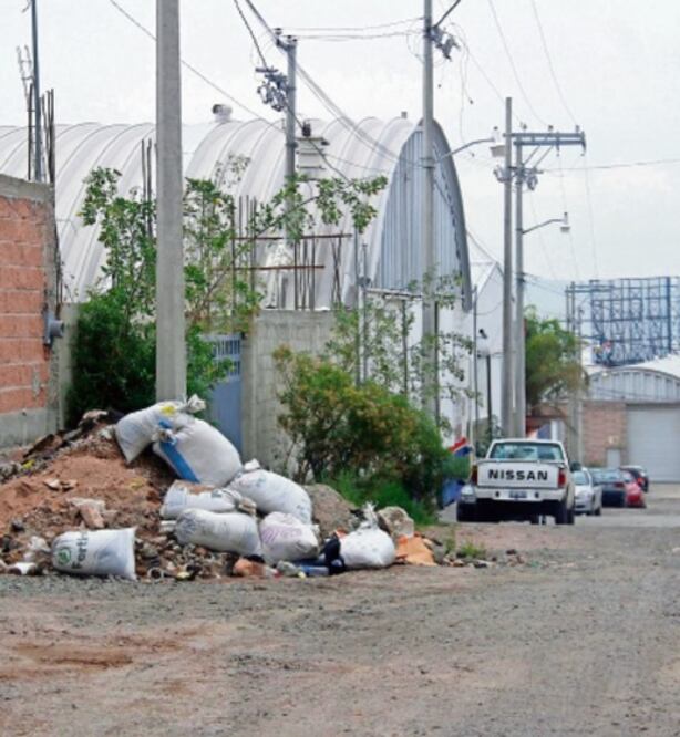 Sancionan a 12 por no retirar escombros