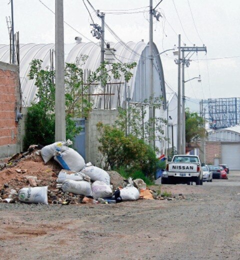 Sancionan a 12 por no retirar escombros