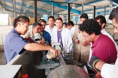 UTSJR signa convenio con la empresa National Instruments