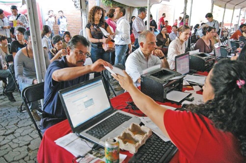 Adelantan programas por elecciones