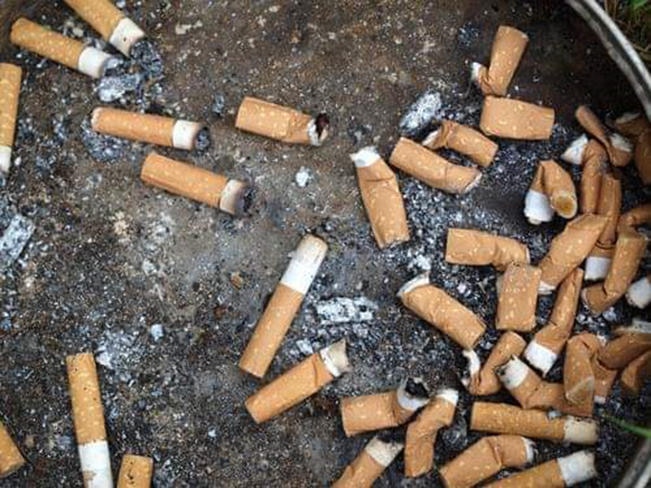 Sin reglas, castigo a quienes tiren colillas de cigarro