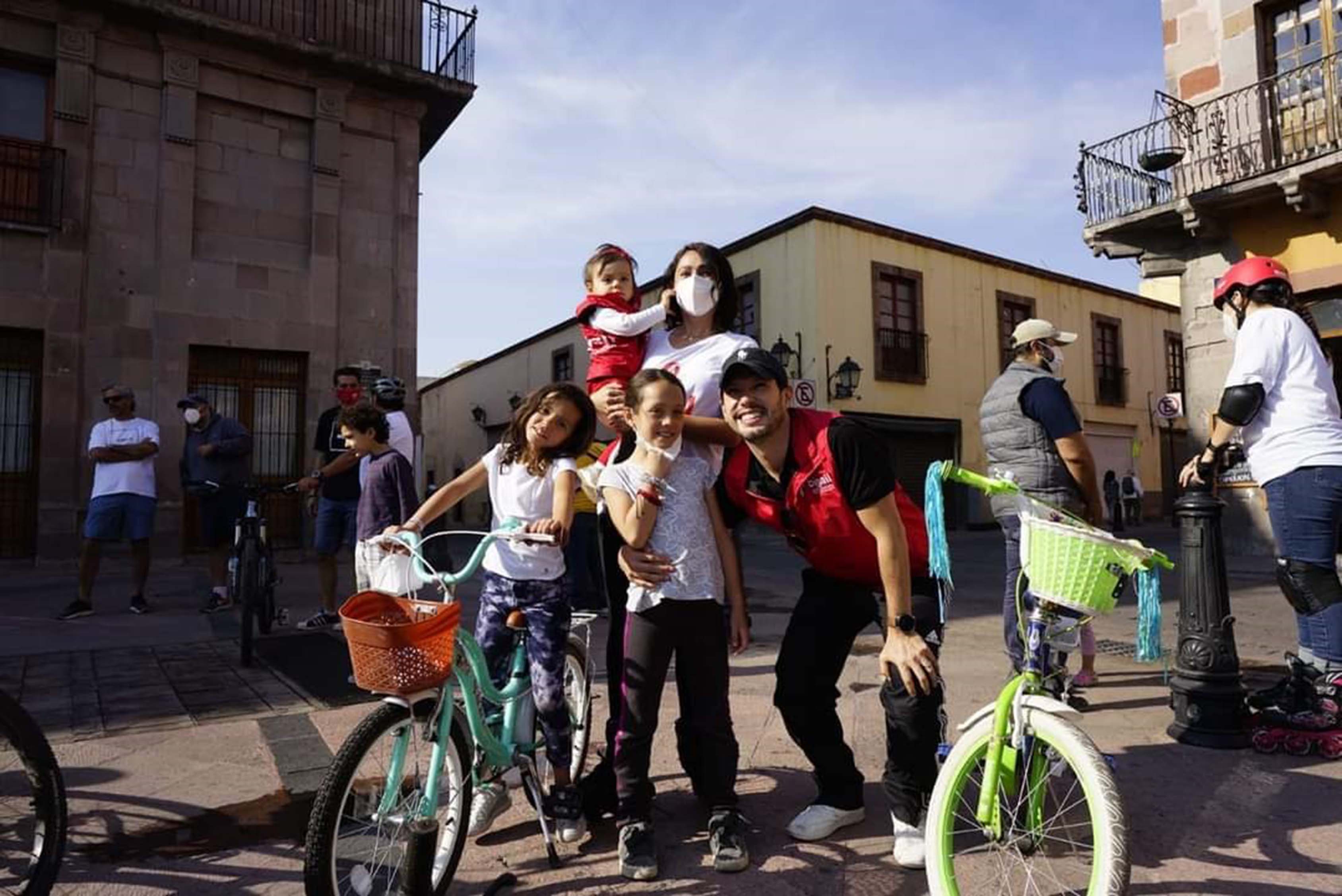 En patines, Abigail Arredondo se lanza al Centro Histórico