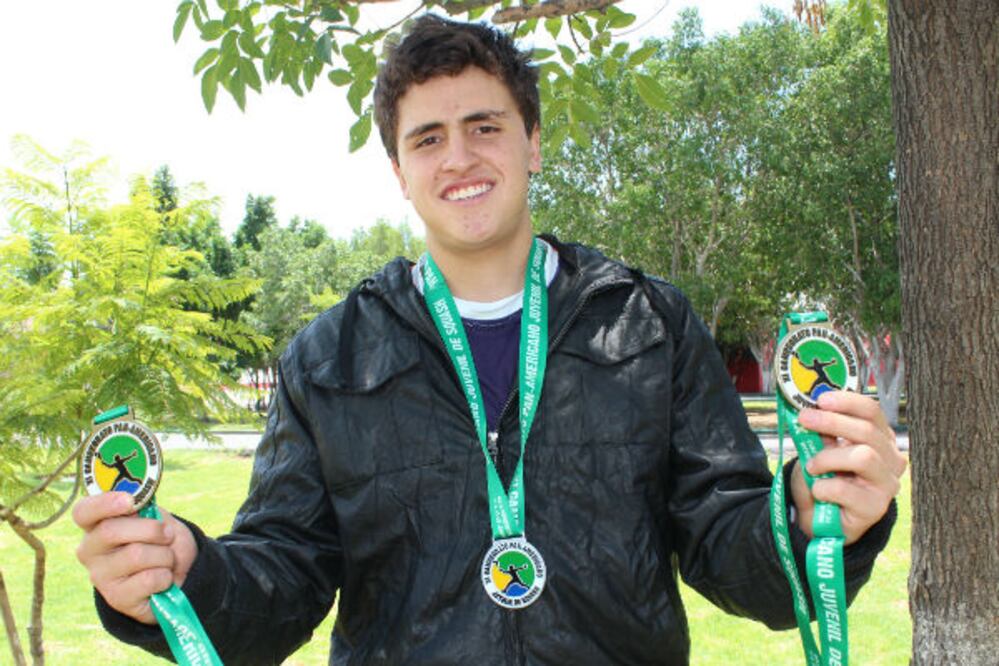 Edgar Zayas logra tres preseas en Squash