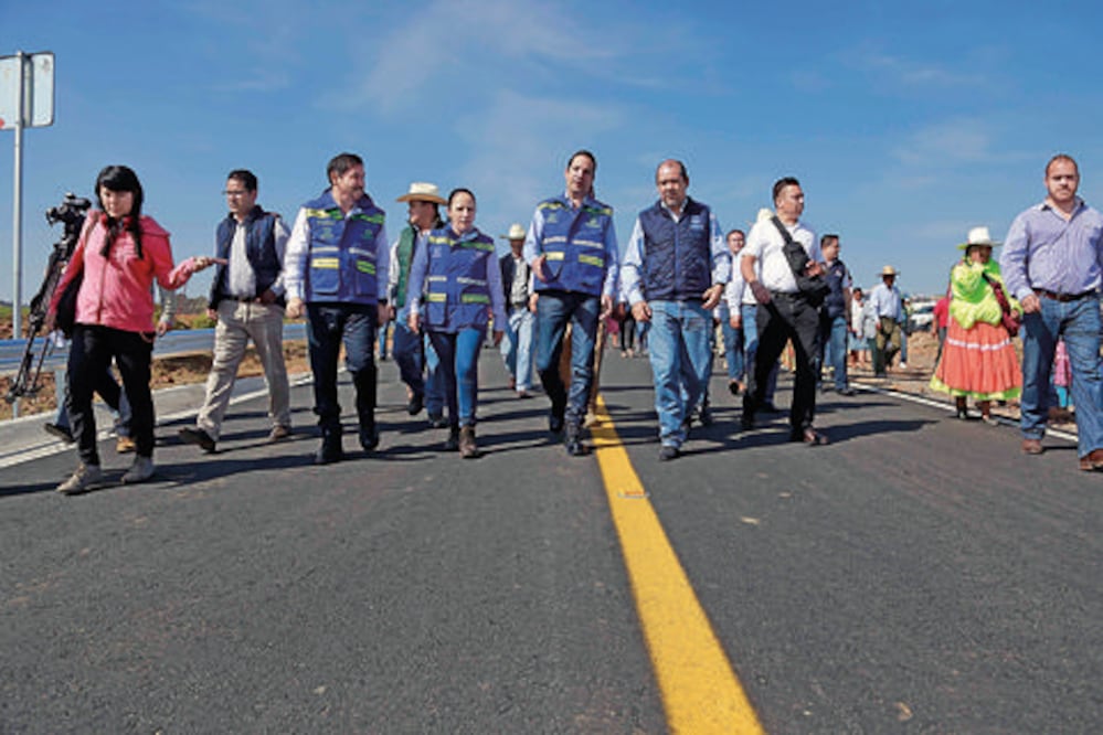 Entrega FDS puente vehicular en Amealco