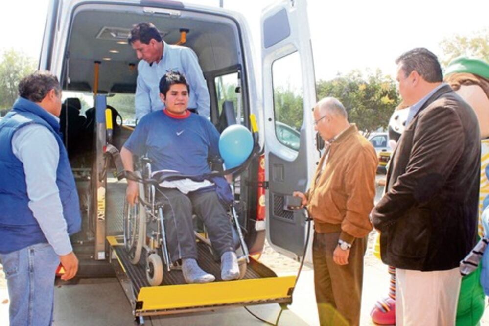 Entregan transporte especial a Corregidora