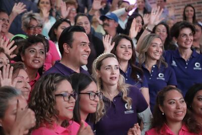 Luis Nava presenta programa para mujeres