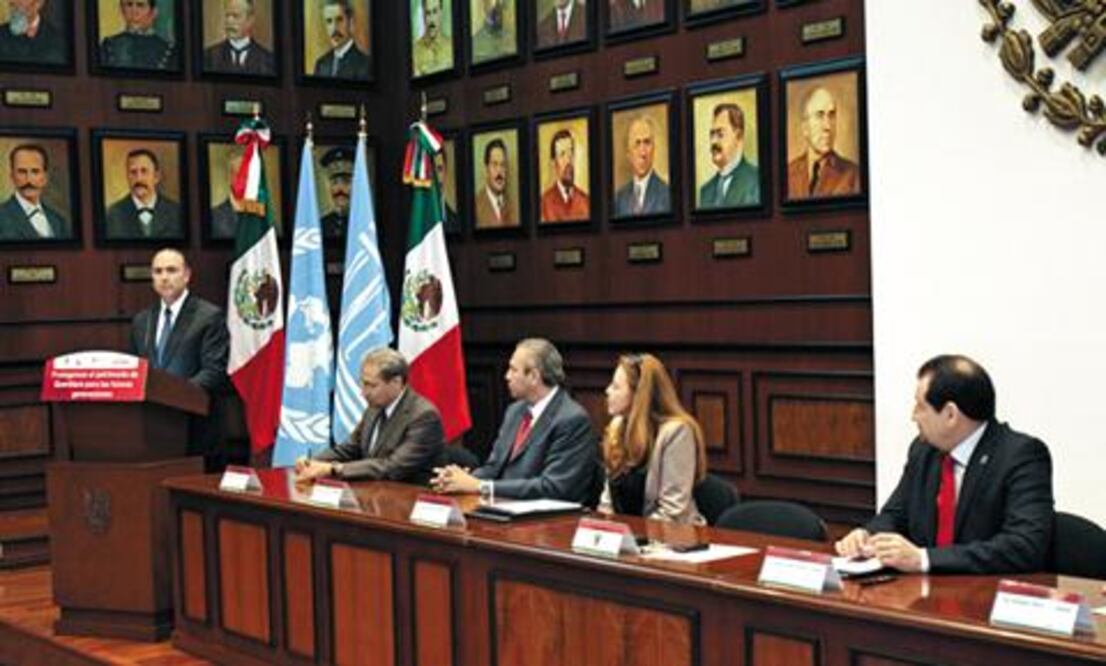 Firman convenio contra la pobreza