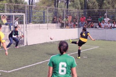 Sigue la disputa en futbol bardas