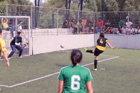 Sigue la disputa en futbol bardas