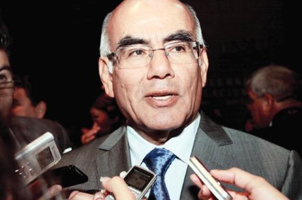 Descarta cambios en gabinete 