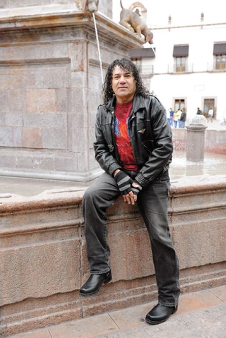 Rockeros le cantan a Zapata