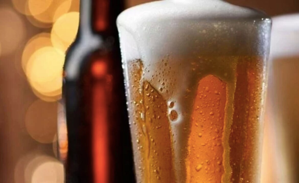 Hallan cómo hacer la espuma perfecta para tu cerveza