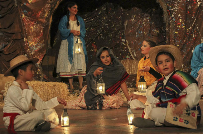 Se divierten con la tradicional pastorela
