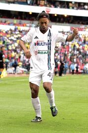 ‘Dinho’ silencia a sus detractores