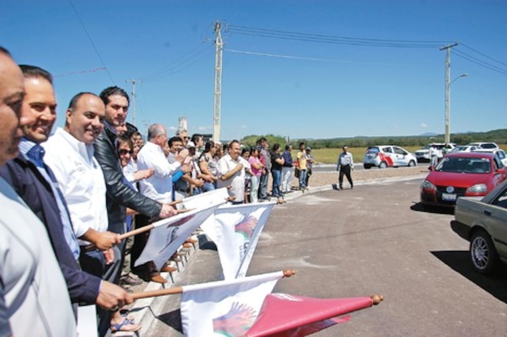 Inauguran nueva vialidad