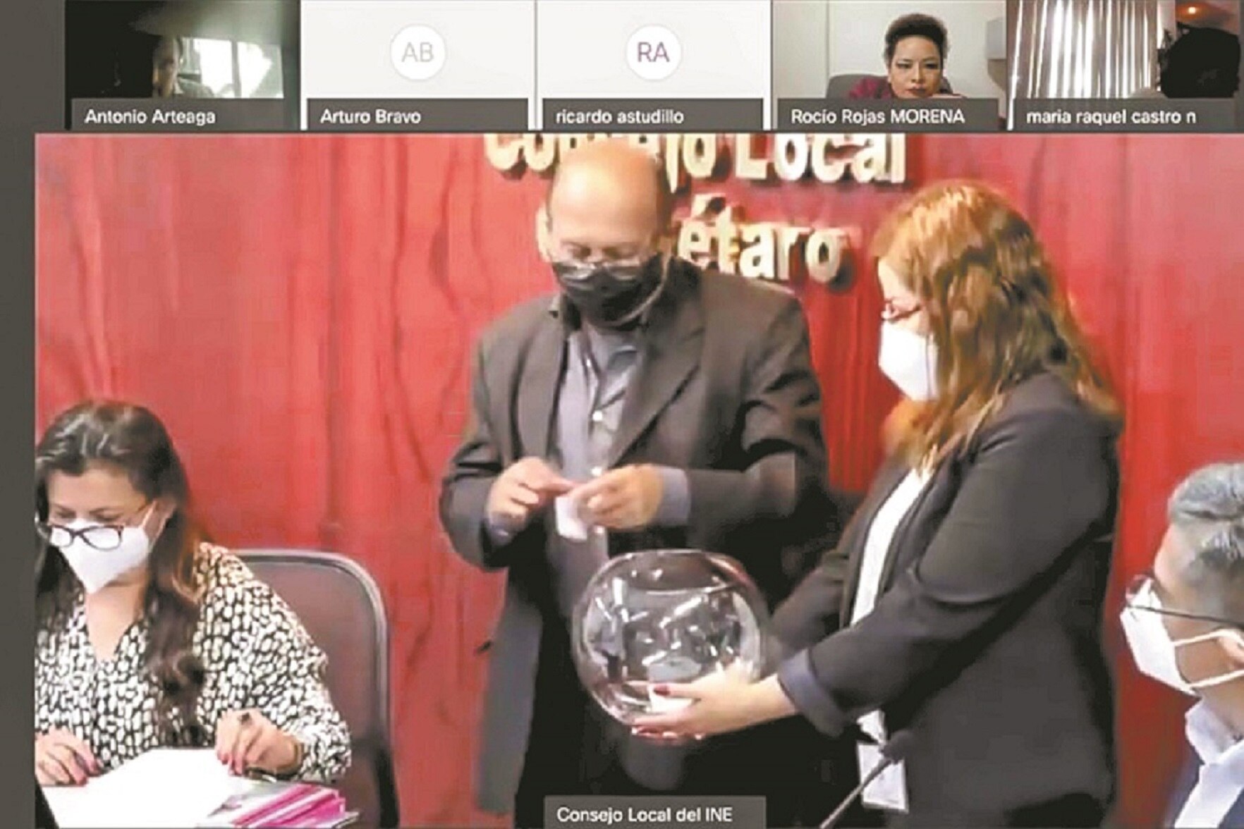 Sortea INE mamparas y bastidores de uso común a partidos