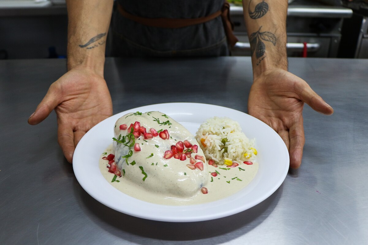 El chile en nogada era un postre, universitarios hablan sobre el origen de este singular platillo