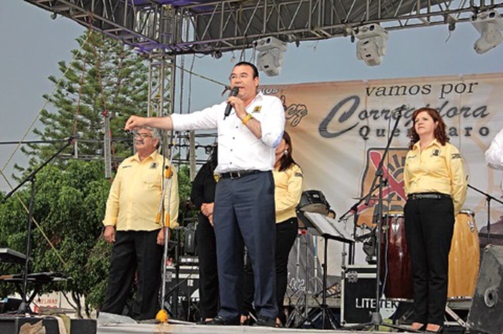 Promete Camacho 100 centros deportivos para los jóvenes