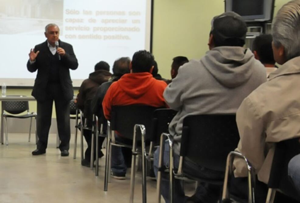 Prevén baja de 150 maestros