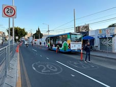 Arranca carril de contraflujo en Corregidora Norte por obras del Tren México–Querétaro
