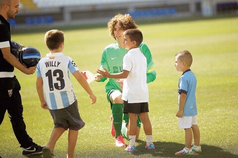 Se estrena Memo Ochoa en la portería