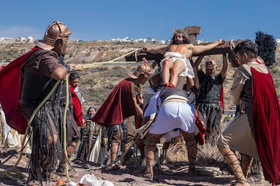 Pese al calor, van miles a ver la Pasión de Cristo