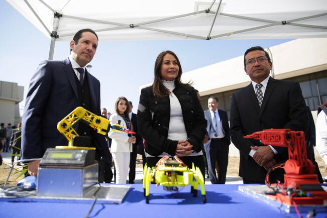 El mandatario encabezó la entrega de infraestructura educativa en la Universidad Tecnológica de San Juan del Río; se invirtieron 20 mdp. (ESPECIAL)