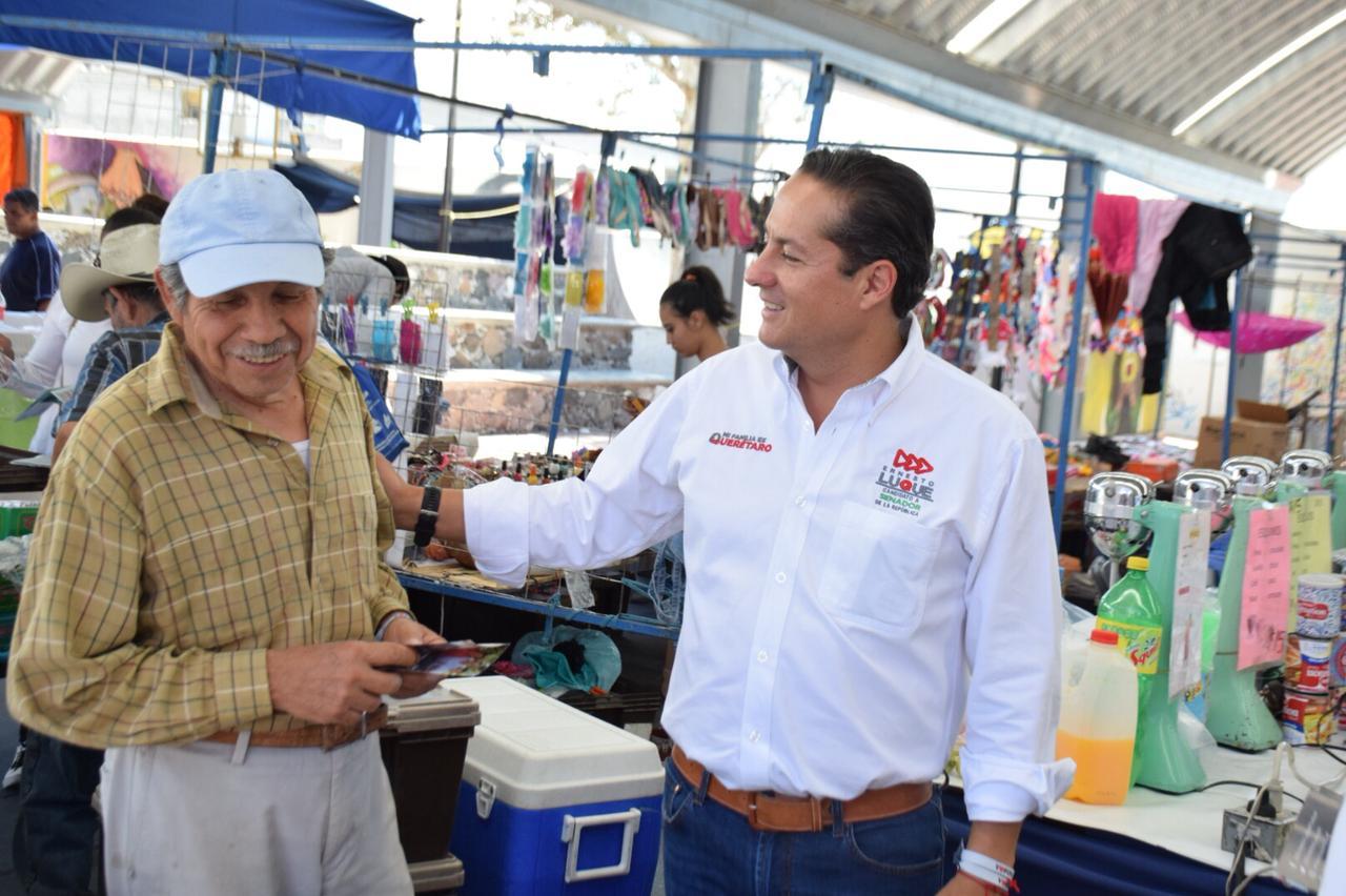 El candidato se ha mantenido cercano a la población con sus recorridos. / Foto: Especial